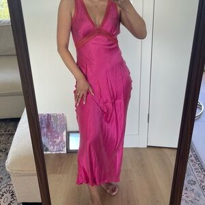 Elegant Pink Maxi Dress with V-Neckline